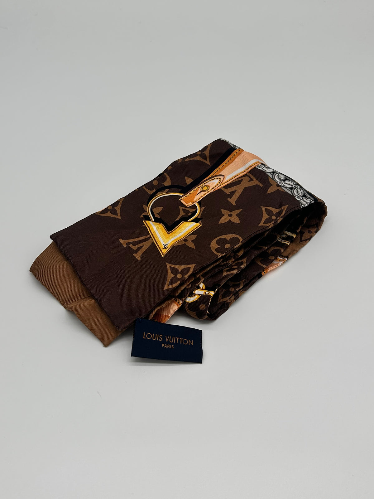 Louis Vuitton bandeau confidential