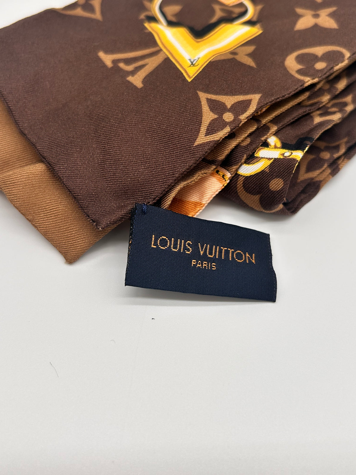 Louis Vuitton bandeau confidential