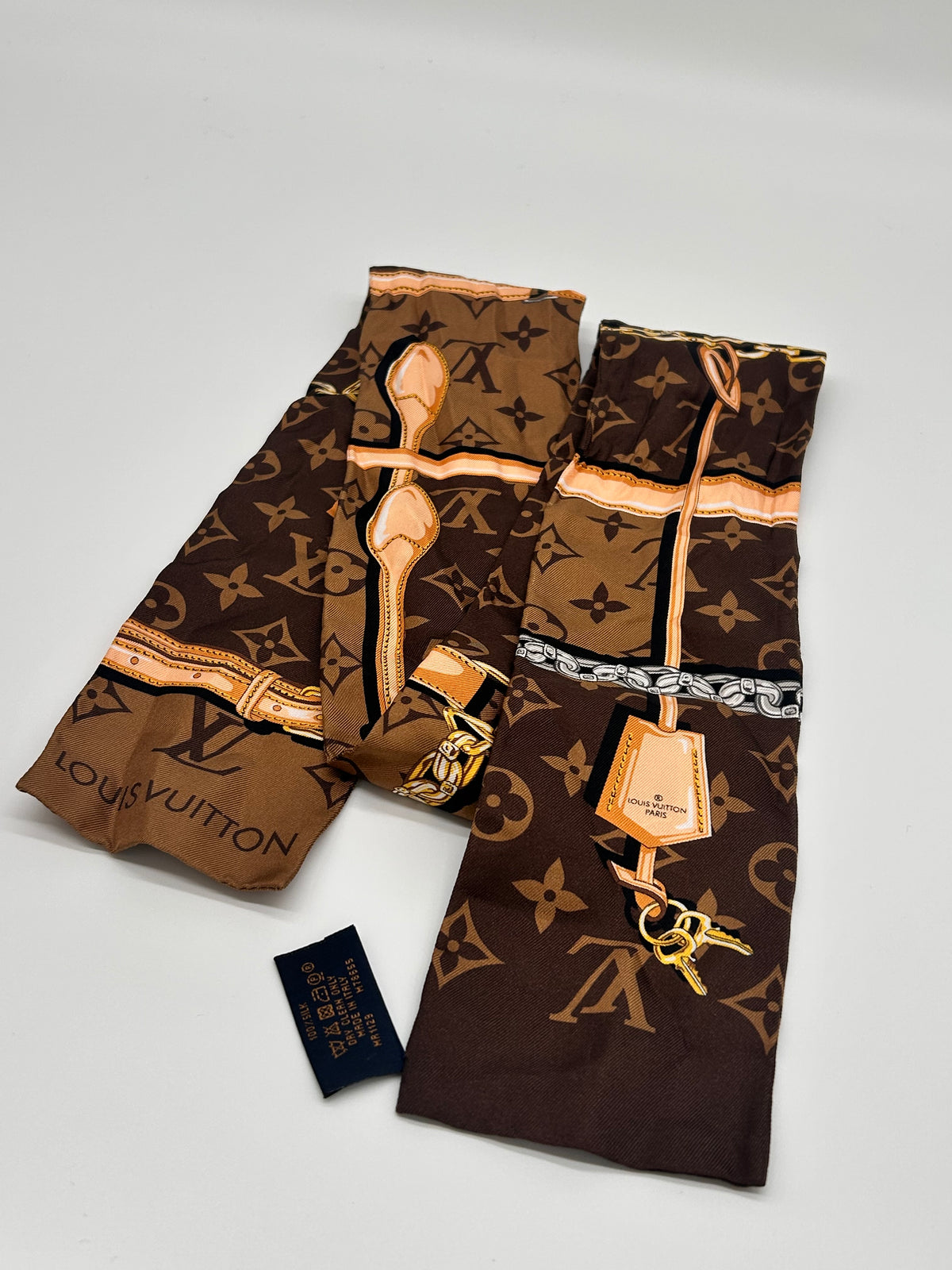 Louis Vuitton bandeau confidential