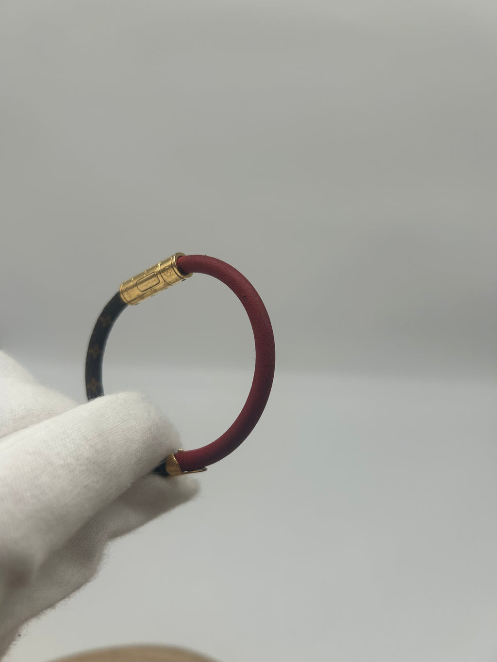 confidential bracelet rood